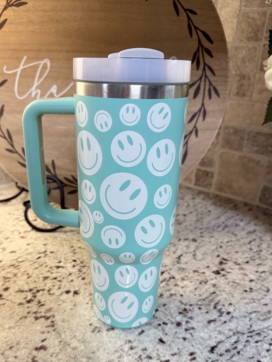 Other - Retro 40 OZ Aqua / Mint Smiley Face Tumbler with Handle